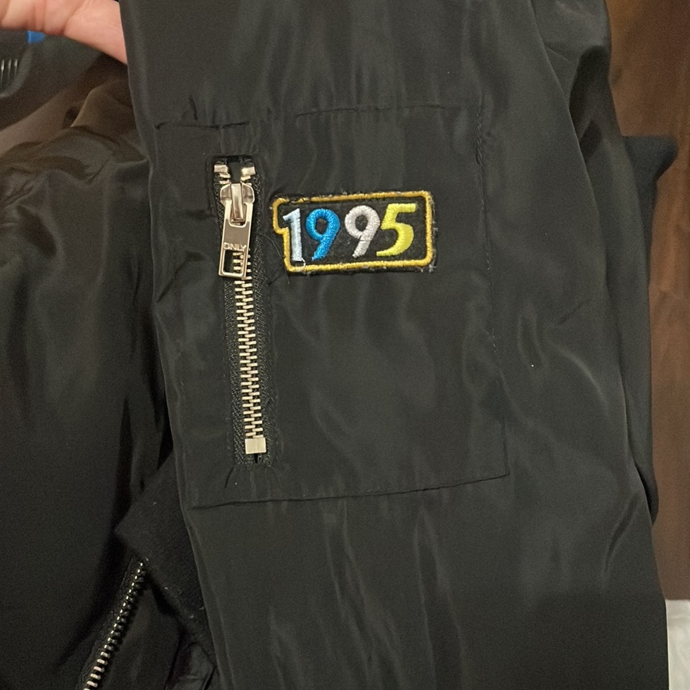 Bomber jacket - Picture 2 of 4